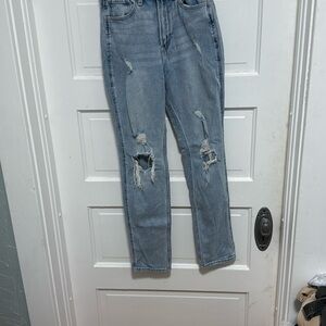 Hollister Ultra High-Rise Mom Jean